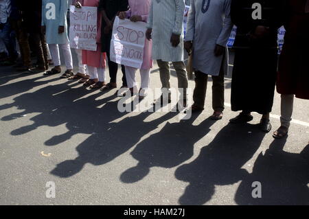 Dhaka, Bangladesh. 02nd Dec, 2016. Bangladeshi activists of several groups call a protest rally against the persecution of Rohingya Muslims in Myanmar in front of the National Press Club. Credit:  Md. Mehedi Hasan/Pacific Press/Alamy Live News Stock Photo