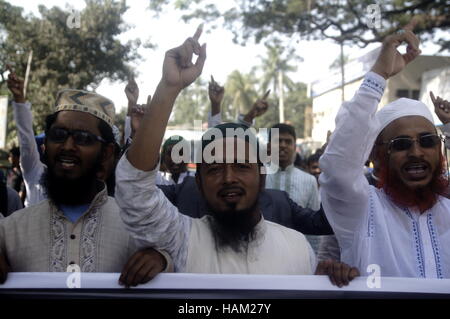 Dhaka, Bangladesh. 02nd Dec, 2016. Bangladeshi activists of several groups call a protest rally against the persecution of Rohingya Muslims in Myanmar in front of the National Press Club. Credit:  Md. Mehedi Hasan/Pacific Press/Alamy Live News Stock Photo