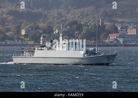 EML Sakala (M314), a Sandown-class mine countermeasures vessel of the Estonian Navy, arriving for Exercise Joint Warrior 16-2. Stock Photo