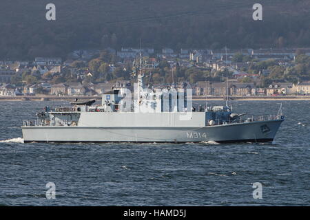 EML Sakala (M314), a Sandown-class mine countermeasures vessel of the Estonian Navy, arriving for Exercise Joint Warrior 16-2. Stock Photo