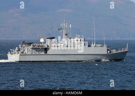 EML Sakala (M314), a Sandown-class mine countermeasures vessel of the Estonian Navy, arriving for Exercise Joint Warrior 16-2. Stock Photo