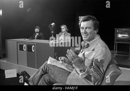 Deutscher Schauspieler, Fernsehmoderator und Synchronsprecher Hellmut Lange, Deutschland 1970er Jahre. Germany actor, TV presenter and dubbing actor Hellmut Lange, Germany 1970s. Stock Photo