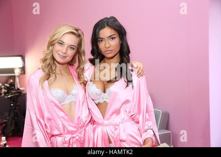 Paris, France. 30th Nov, 2016. Models backstage for 21st Annual Victoria's Secret Fashion Show 2016 Credit:  Everett Collection Inc/Alamy Live News Stock Photo