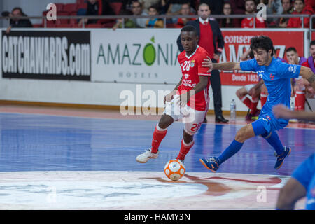 Lisbon, Portugal. 1st December, 2016. Benfica's winger from Portugal Re (20) in action during the game SL Benfica v CF Os Belenenses Credit:  Alexandre de Sousa/Alamy Live News Stock Photo