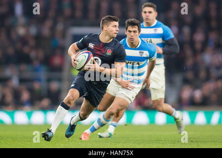London, UK. 26th Nov, 2016. England's Ben Youngs with the ball in the Rugby Union rugby match between England and Argentina in London, England, 26 November 2016. Photo: Jürgen Keßler/dpa/Alamy Live News Stock Photo