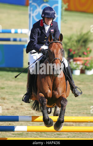 GEORGINA HARLAND SHOWJUMPING MODERN PENTATHLON ATHENS GREECE 27 August 2004 Stock Photo