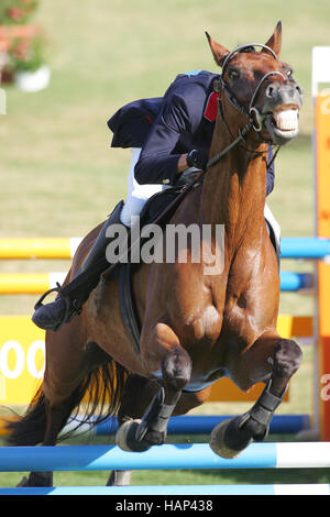 GEORGINA HARLAND SHOWJUMPING MODERN PENTATHLON ATHENS GREECE 27 August 2004 Stock Photo