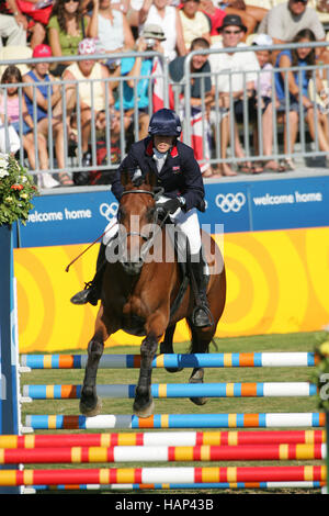 GEORGINA HARLAND SHOWJUMPING MODERN PENTATHLON ATHENS GREECE 27 August 2004 Stock Photo