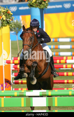 GEORGINA HARLAND SHOWJUMPING MODERN PENTATHLON ATHENS GREECE 27 August 2004 Stock Photo