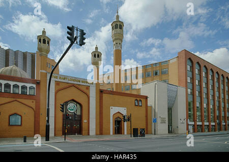 East London Mosque on Whitechapel High Street, East End, London the largest mosque in the UK and centre for Islamic studies Stock Photo