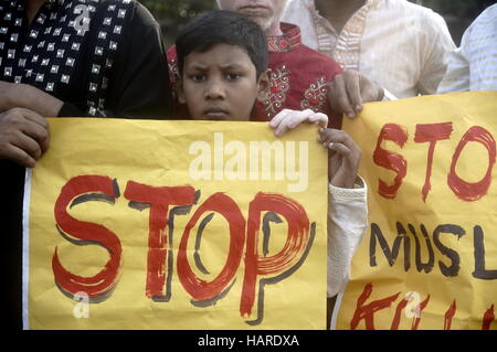 Dhaka, Bangladesh. 02nd Dec, 2016. Bangladeshi activists of several organizations demonstrated in front of the National Press Club demanding an end to persecution of ethnic Rohingya Muslims. Credit:  Md. Mehedi Hasan/Pacific Press/Alamy Live News Stock Photo