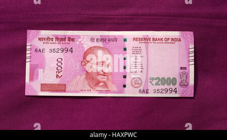 Banned old 500 & 1000 rupee notes & launched 500 and 2000 rupee new note Stock Photo