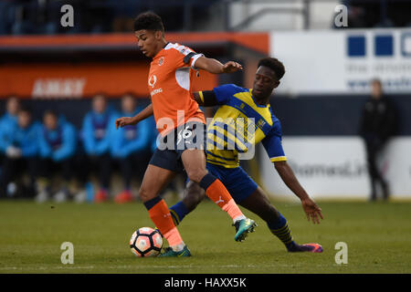 Luton Town's James Justin (left) and Solihull Moors' Shepherd Murombedzi (right) battle for the ball during the Emirates FA Cup, Second Round match at Kenilworth Road, Luton. Stock Photo