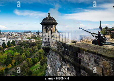 Firing of the one o'clock gun at Edinburgh Castle, Scotland Stock Photo