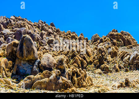 Alabama Hills are a range of hills and rock formations near the eastern slope of the Sierra Nevada Mountains in the Owens Valley, west of Lone Pine in Stock Photo