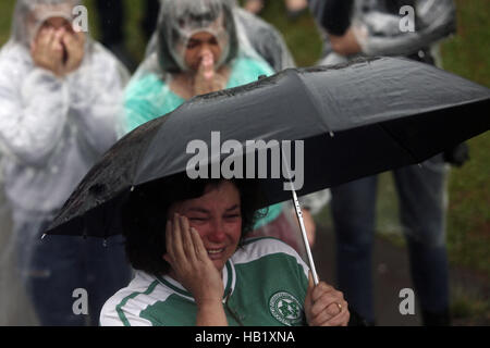 Chapeco, Brazil. 3rd Dec, 2016. A woman reacts to the funeral procession for the members of Brazilian soccer team Chapecoense who were killed in an air crash in Colombia, outside the Chapeco Airport in Chapeco, Brazil, on Dec. 3, 2016. Credit:  Xinhua/Alamy Live News Stock Photo