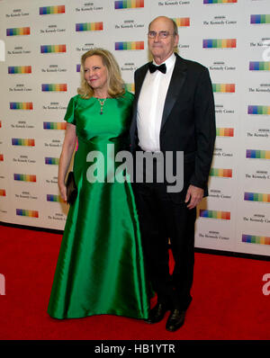 Washington DC, USA. 3rd Dec, 2016. James Taylor and his wife, Caroline 'Kim' Taylor arrive for the formal Artist's Dinner honoring the recipients of the 39th Annual Kennedy Center Honors hosted by United States Secretary of State John F. Kerry at the U.S. Department of State in Washington, DC on Saturday, December 3, 2016. The 2016 honorees are: Argentine pianist Martha Argerich; rock band the Eagles; screen and stage actor Al Pacino; gospel and blues singer Mavis Staples; and musician James Taylor. Credit:  MediaPunch Inc/Alamy Live News Stock Photo