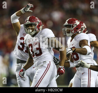 Alabama linebacker Anfernee Jennings (33) works against LSU offensive ...