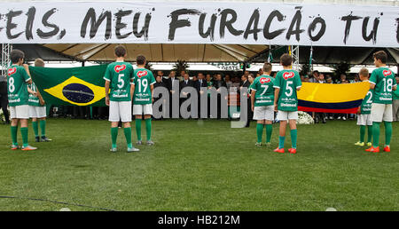 Chapeco, Brazil. 3rd Dec, 2016. Image provided by the Brazilian Presidency shows President of Brazil Michel Temer and other government officials standing for the tribute and collective funeral of the Chapecoense football team members who were killed in an air crash days ago in Colombia, at the Arena Conda Stadium, in Chapeco, in the state of Santa Catarina, Brazil, on Dec. 3, 2016. Credit:  Beto Barata/Presidency of Brazil/Xinhua/Alamy Live News Stock Photo