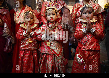 Bhaktapur, Nepal. 4th Dec, 2016. Nepalese Newar girls offer prayers during Bel Bibaha or Ehee rituals in Bhaktapur, Nepal on Sunday, December 4, 2016. Pre adolescent girls from Newar community get married thrice, the first to the Bel or holy fruit, second is the marriage with the Sun and the third a real husband. Performing these rituals to ward evil spirits, but mainly to protect her from widowhood holds the ritual ceremony. Credit:  Skanda Gautam/ZUMA Wire/Alamy Live News Stock Photo