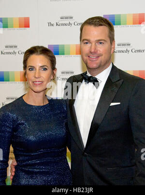 Washington DC, USA. 3rd Dec, 2016. Chris O'Donnell and his wife, Caroline Fentress, arrive for the formal Artist's Dinner honoring the recipients of the 39th Annual Kennedy Center Honors hosted by United States Secretary of State John F. Kerry at the U.S. Department of State in Washington, DC on Saturday, December 3, 2016. The 2016 honorees are: Argentine pianist Martha Argerich; rock band the Eagles; screen and stage actor Al Pacino; gospel and blues singer Mavis Staples; and musician James Taylor. Credit:  MediaPunch Inc/Alamy Live News Stock Photo