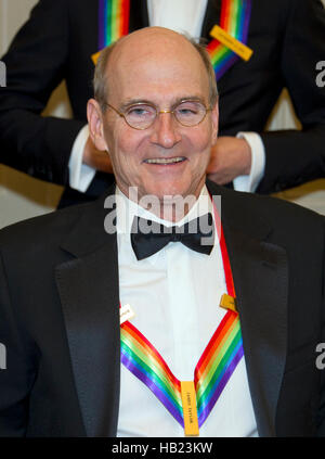 Washington DC, USA. 3rd Dec, 2016. Musician James Taylor, one of the five recipients of the 39th Annual Kennedy Center Honors pose for a group photo following a dinner hosted by United States Secretary of State John F. Kerry in their honor at the U.S. Department of State in Washington, DC on Saturday, December 3, 2016. The 2016 honorees are: Argentine pianist Martha Argerich; rock band the Eagles; screen and stage actor Al Pacino; gospel and blues singer Mavis Staples; and musician James Taylor. Credit:  MediaPunch Inc/Alamy Live News Stock Photo