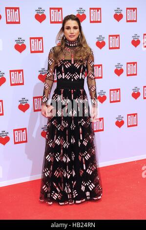 Berlin, Germany. 03rd Dec, 2016. Queen Rania at German charity 'Ein Herz fuer Kinder' in Berlin.03.12.2016 | usage worldwide Credit:  dpa/Alamy Live News Stock Photo