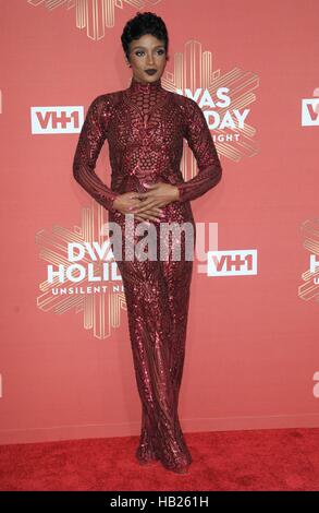 Brooklyn, NY, USA. 2nd Dec, 2016. Ariane Davis at arrivals for VH1 Divas Holiday: Unsilent Night Concert, Kings Theatre, Brooklyn, NY December 2, 2016. © Kristin Callahan/Everett Collection/Alamy Live News Stock Photo