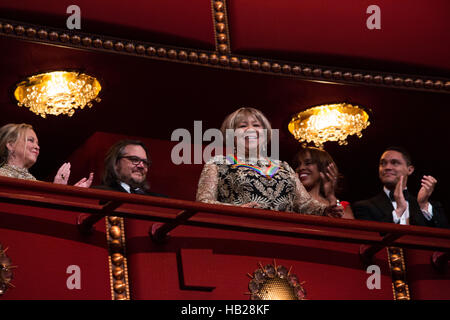 Washington DC, USA. 4th Dec, 2016. 2016 Kennedy Center Honoree singer Mavis Staples waves at the beginning of the Kennedy Center Honors, at the Kennedy Center, December 4, 2016. The 2016 honorees are: Argentine pianist Martha Argerich; rock band the Eagles; screen and stage actor Al Pacino; gospel and blues singer Mavis Staples; and musician James Taylor. Credit: Aude Guerrucci/Pool via CNP /MediaPunch Credit:  MediaPunch Inc/Alamy Live News Stock Photo
