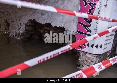 An alleyway is closed off by the floods after the rushing water removed part of a supporting wall risking collapse. Kendal, 6th December 2015. Stock Photo