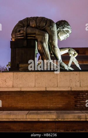 A Bronze Statue of Sir Isaac Newton by Eduardo Paolozzi, outside The British Library in London, England, UK Stock Photo