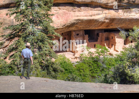 Ranger, Spruce Tree House, Mesa Verde National Park, UNESCO World Heritage Site, Colorado, USA Stock Photo