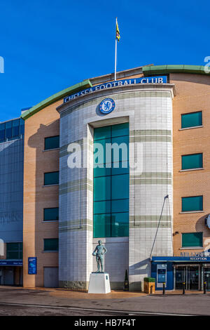 Chelsea Football Club with statue of Peter Osgood, Chelsea, London Stock Photo