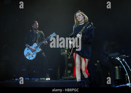 Ellie Goulding performs with Sigma on stage at Capital's Jingle Bell Ball with Coca-Cola at London's O2 arena. PRESS ASSOCIATION Photo. Picture date: Sunday 4th December 2016. Photo credit should read: Yui Mok/PA Wire Stock Photo