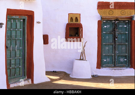 Inde, Rajasthan, Village peint des environs de Barmer // India, Rajasthan, Village near Barmer Stock Photo