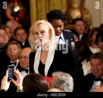 Washington DC, USA. 04th Dec, 2016. Actress Faye Dunaway arrives at an event for the 2016 Kennedy Center Honorees, in the East Room of the White House, December 4, 2016. The 2016 honorees are: Argentine pianist Martha Argerich; rock band the Eagles; screen and stage actor Al Pacino; gospel and blues singer Mavis Staples; and musician James Taylor. Credit: Aude Guerrucci/Pool via CNP /MediaPunch Credit:  MediaPunch Inc/Alamy Live News Stock Photo