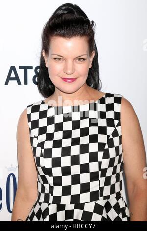 Beverly Hills, CA. 4th Dec, 2016.  Pauley Perrette at the TrevorLIVE Los Angeles 2016 at Beverly Hilton Hotel on December 4, 2016 in Beverly Hills, CA at arrivals for The Trevor Project Presents TrevorLIVE LA 2016 Fundraiser, The Beverly Hilton Hotel, Beverly Hills, CA December 4, 2016. © Priscilla Grant/Everett Collection/Alamy Live News Stock Photo