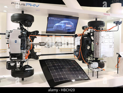 Tokyo, Japan. 6th Dec, 2016. Japan's automobile giant Toyota Motor displays platform of the plug-in hybrid system for the company's "Prius PHV" in Tokyo on Tuesday, December 6, 2016. Toyota unveiled the high power, high efficiency and low emission2.5-litter direct-injection engine with 8-speed and 10-speed automatic transmission. Credit:  Yoshio Tsunoda/AFLO/Ģ����ý Live News Stock Photo