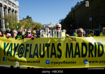 Madrid, Spain. 6th December, 2016. Banner of the Yayoflautas group during the demonstration claiming for a 3rd Republic in Spain. Credit:  Valentin Sama-Rojo/Alamy Live News. Stock Photo