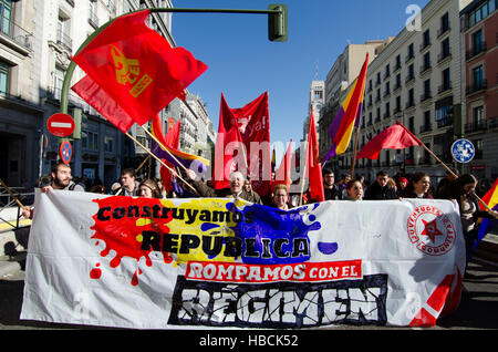 Madrid, Spain. 6th December, 2016. Banner of the Communist Youth Union of Spain during the demonstration held in Madrid. Credit:  Valentin Sama-Rojo/Alamy Live News. Stock Photo