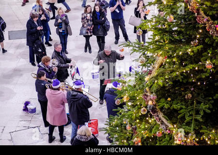 London, UK. 6th December 2016. Waterloo Station Christmas Tree and Christmas Choir playing  for the Stroke Association. Credit:  claire doherty/Alamy Live News Stock Photo