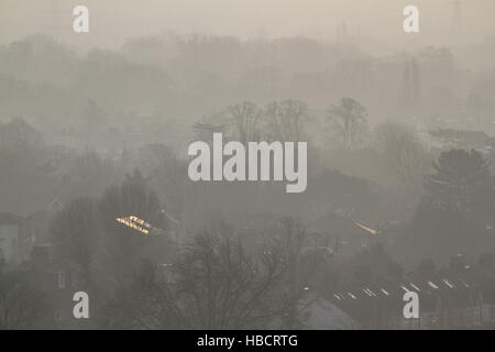 Wimbledon, London, UK. 7th December 2016. UK Weather. Autumn mist covers Wimbledon urban landscape Credit:  amer ghazzal/Alamy Live News Stock Photo