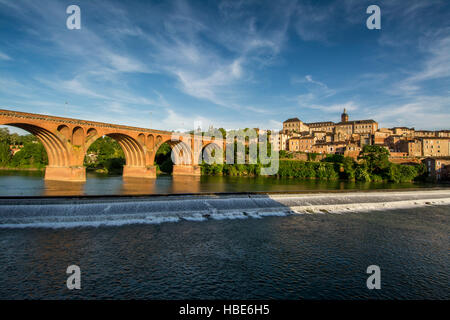 Albi. Bridge (le pont neuf ) on river Tarn, Tarn departement, Occotanie, France, Europe Stock Photo