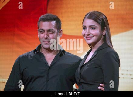 Salman Khan, Indian actor, Anushka Sharma, Indian actress, at trailer launch of film Sultan, Bombay, Mumbai, Maharashtra, India, Asia Stock Photo