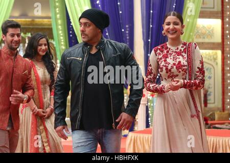 Salman Khan, Indian actor, Anushka Sharma, Indian actress, Meera Deosthale, Paras Arora, promotion film Sultan on serial Udaan, Bombay, Mumbai, Maharashtra, India, Asia Stock Photo