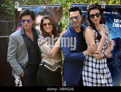 Varun Dhawan, Kriti Sanon, Kajol and Shah Rukh Khan attend Photocall  News Photo - Getty Images