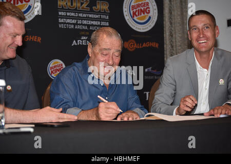Auckland, New Zealand. 06th Dec, 2016. Duco co-director Dean Lonergan (L), Top Rank CEO Bob Arum(M) and Duco co-director David Higgins (R) while Duco co-director Dean Lonergan (L) during a press conference ahead of the WBO world title boxing match between Parker and Ruiz, Langham Hotel, Auckland 6 December 2016. © Shirley Kwok/Pacific Press/Alamy Live News Stock Photo