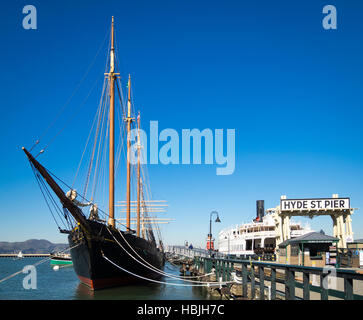 C.A. Thayer (1895 three-masted schooner at Hyde Street Pier) photo 1