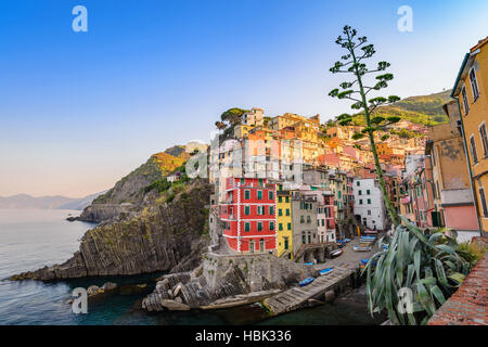 Riomaggiore village, Cinque Terre, Italy Stock Photo