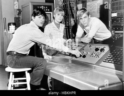 THE COMPUTER WORE TENNIS SHOES, from left: Joe Flynn, Kurt Russell ...